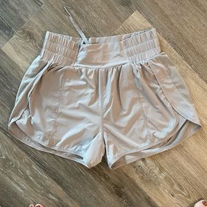 Balance Athletica Breeze Short - Sea Salt